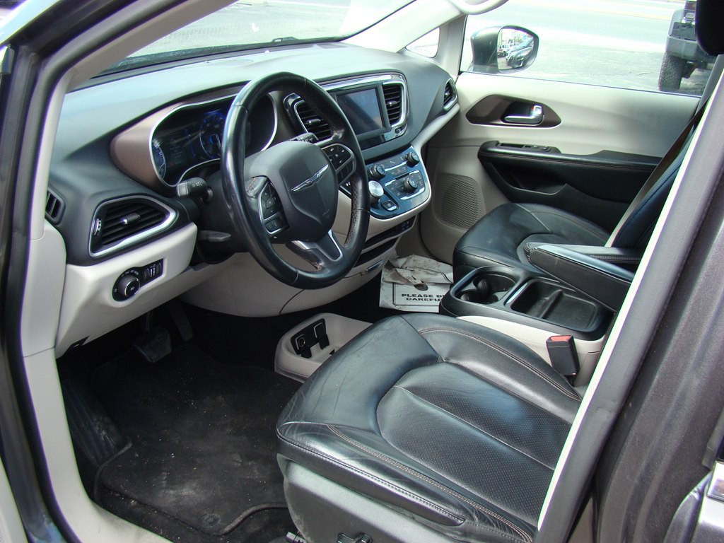 2018 Chrysler Pacifica Image 7