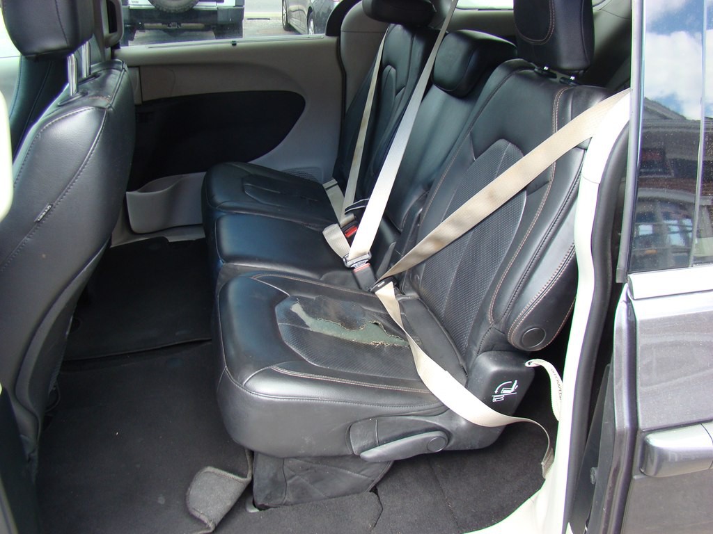 2018 Chrysler Pacifica Image 9
