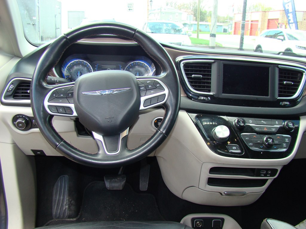 2018 Chrysler Pacifica Image 12