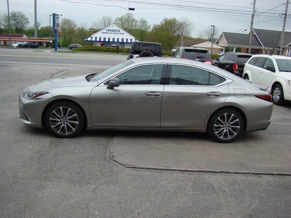 2020 Lexus ES Image 4