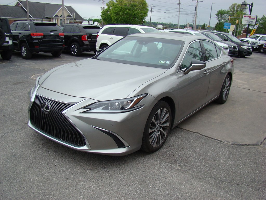 2020 Lexus ES Image 5