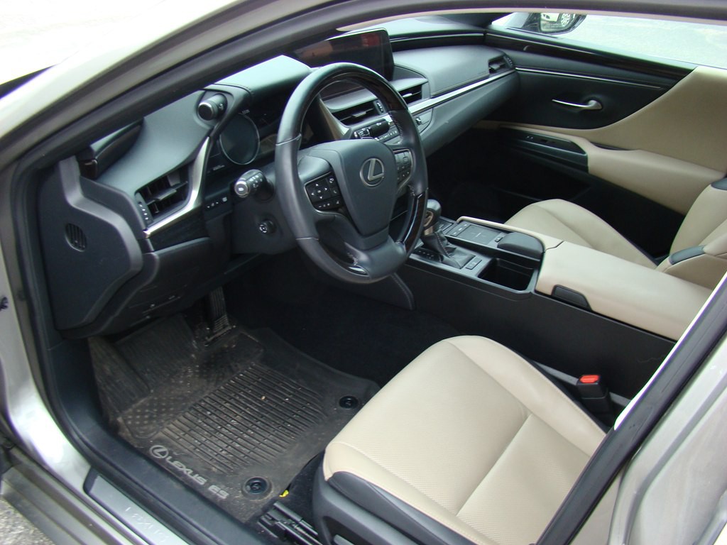 2020 Lexus ES Image 7