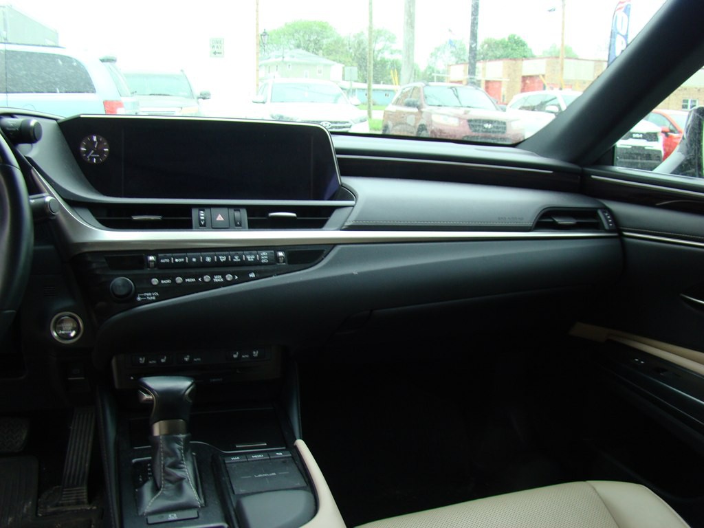 2020 Lexus ES Image 10