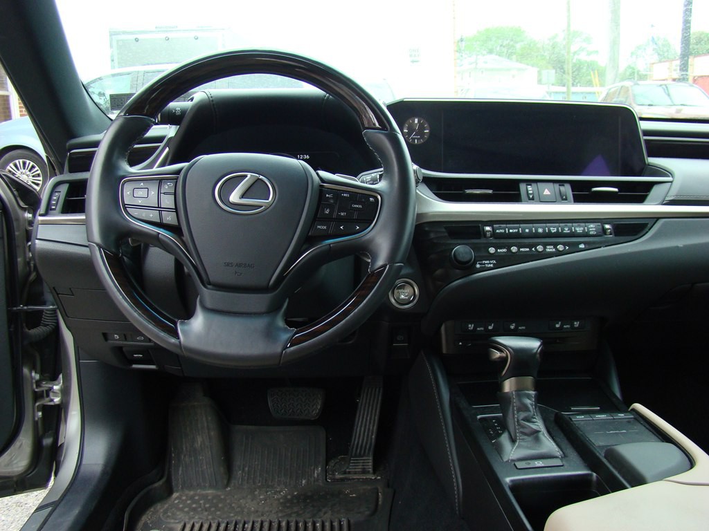 2020 Lexus ES Image 11