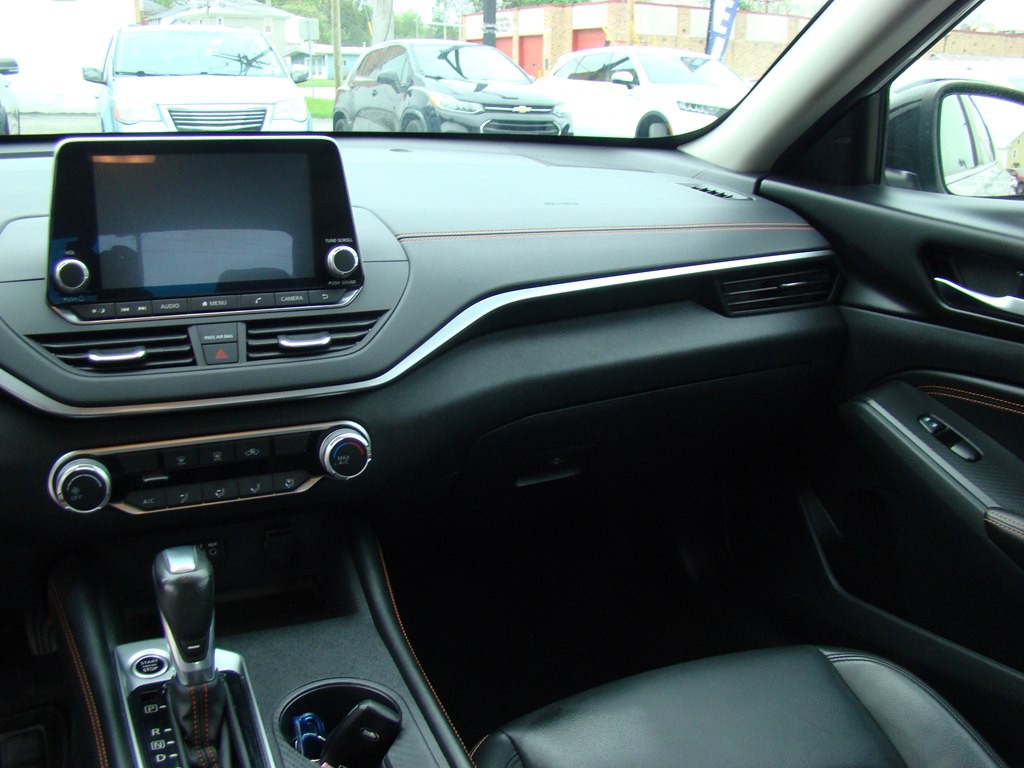 2019 Nissan Altima Image 10