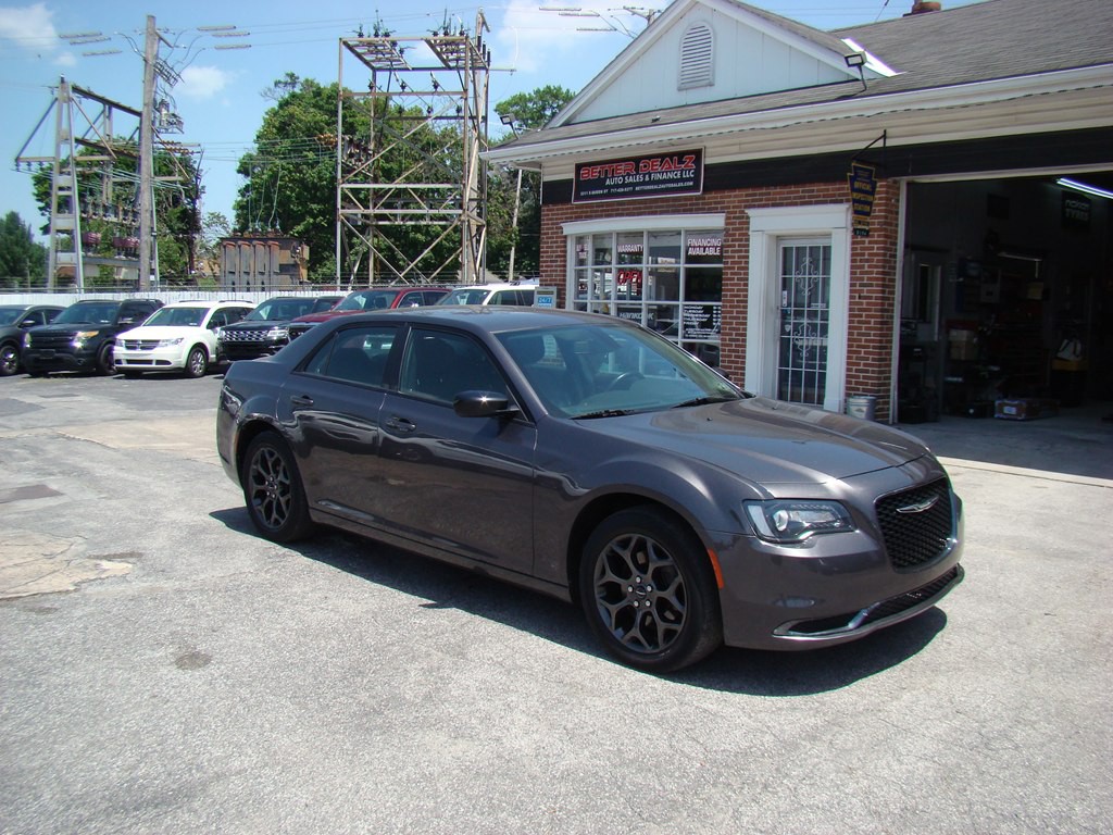 2018 Chrysler 300 Image 2