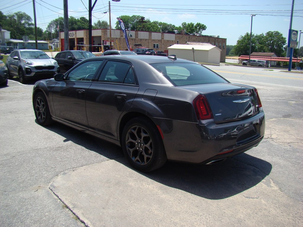2018 Chrysler 300 Image 6