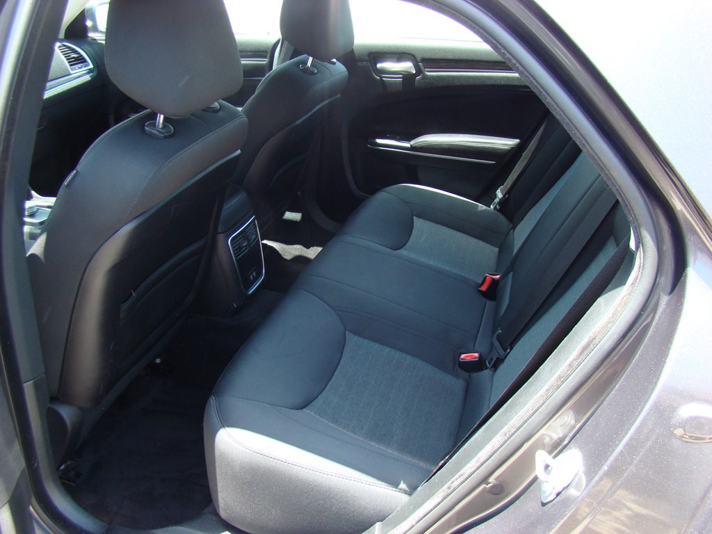 2018 Chrysler 300 Image 9