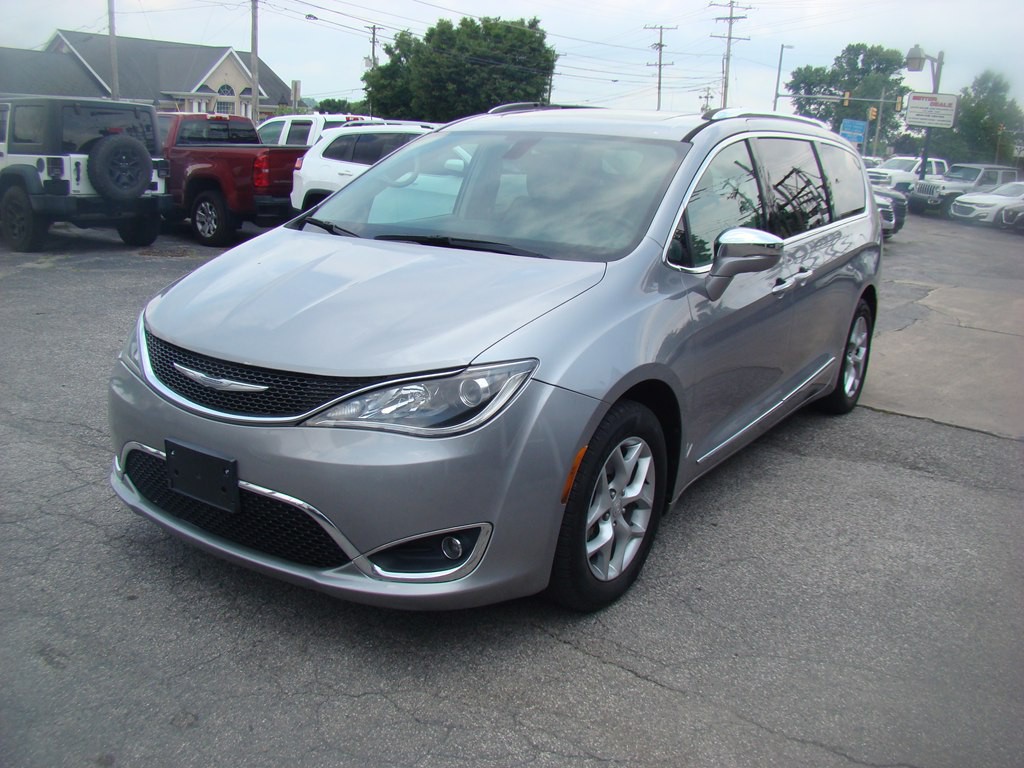 2017 Chrysler Pacifica Image 5