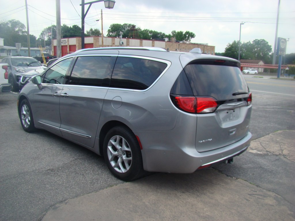 2017 Chrysler Pacifica Image 6