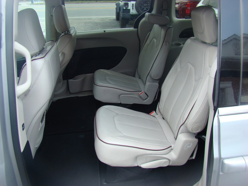 2017 Chrysler Pacifica Image 9