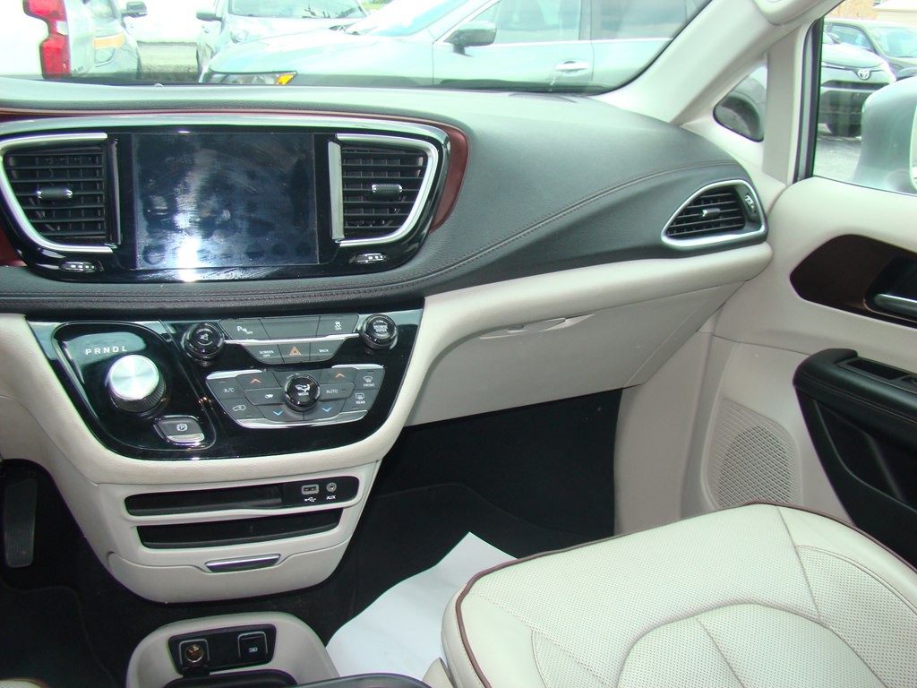 2017 Chrysler Pacifica Image 11