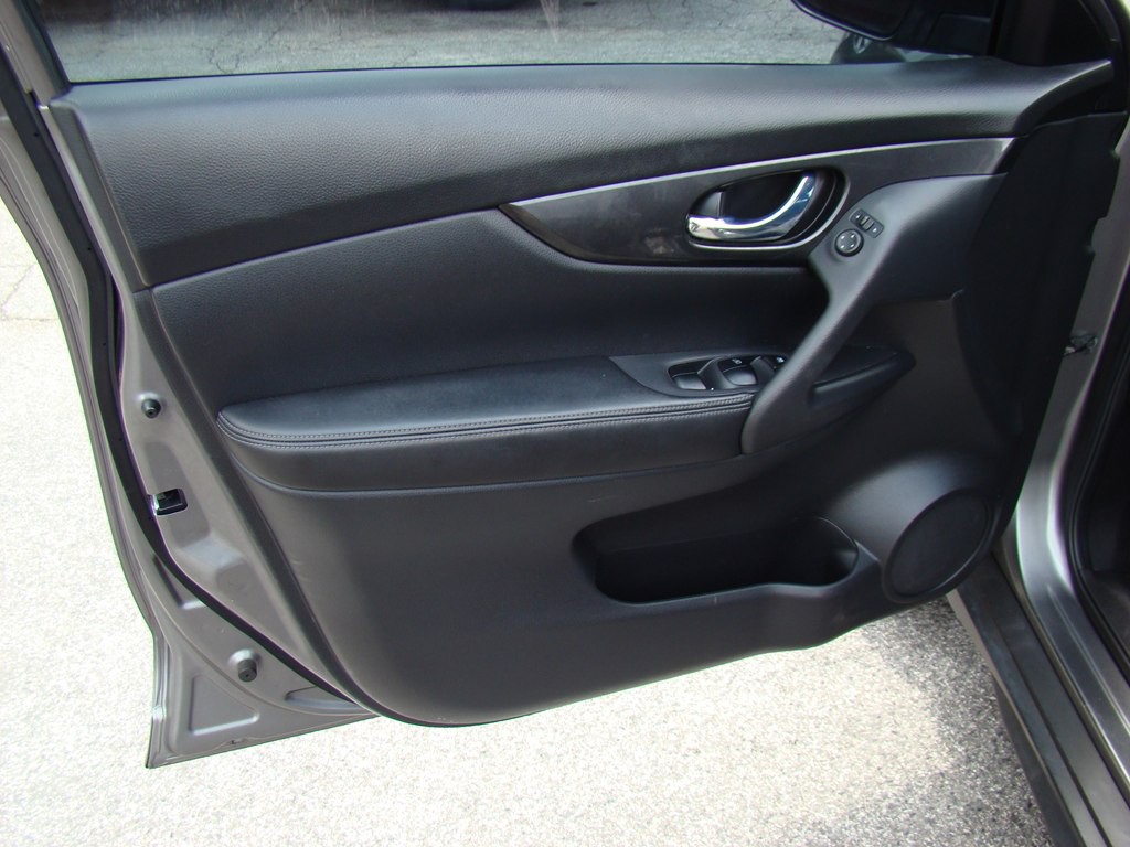 2017 Nissan Rogue Image 8