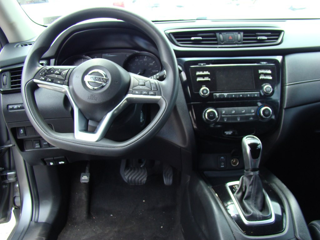 2017 Nissan Rogue Image 11