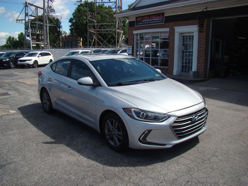 2017 Hyundai Elantra Image 2