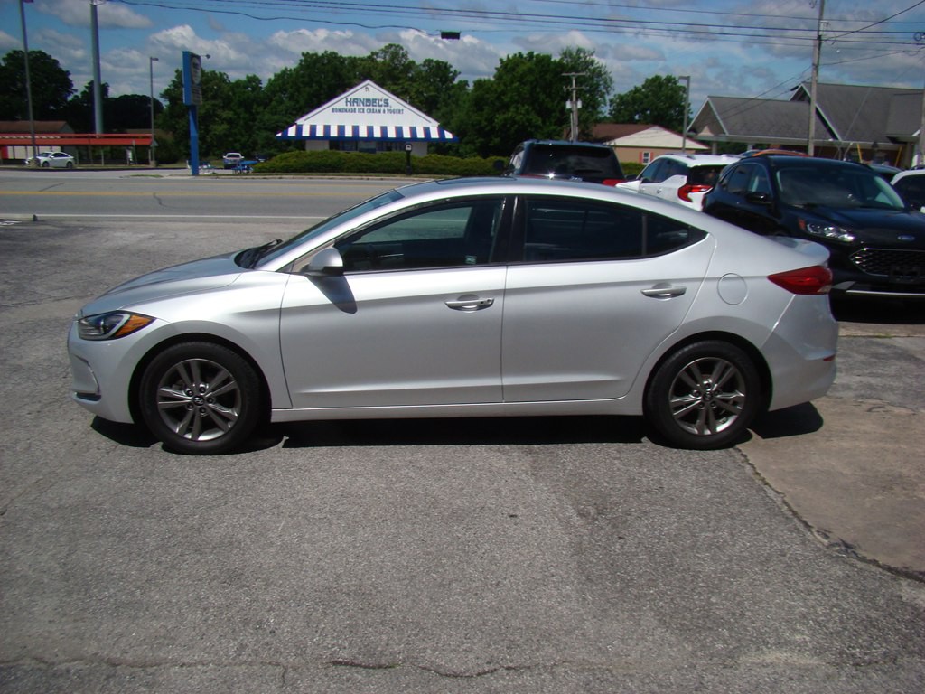 2017 Hyundai Elantra Image 4
