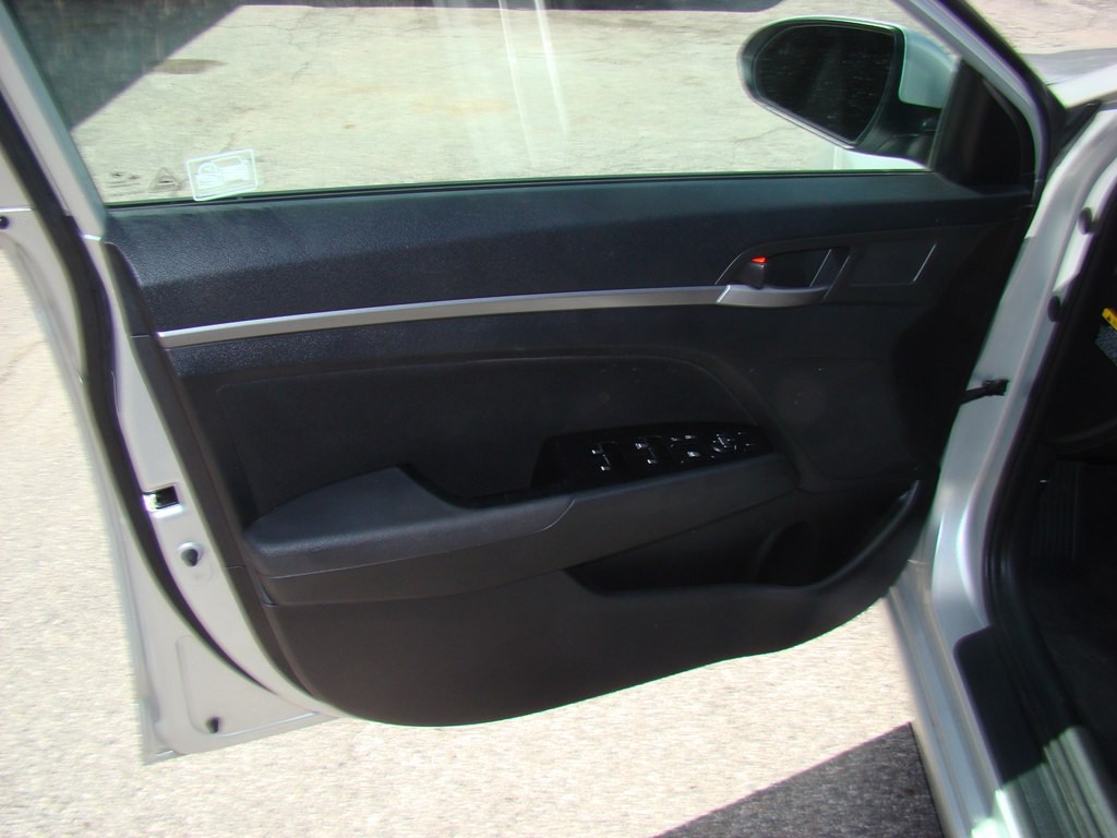 2017 Hyundai Elantra Image 8
