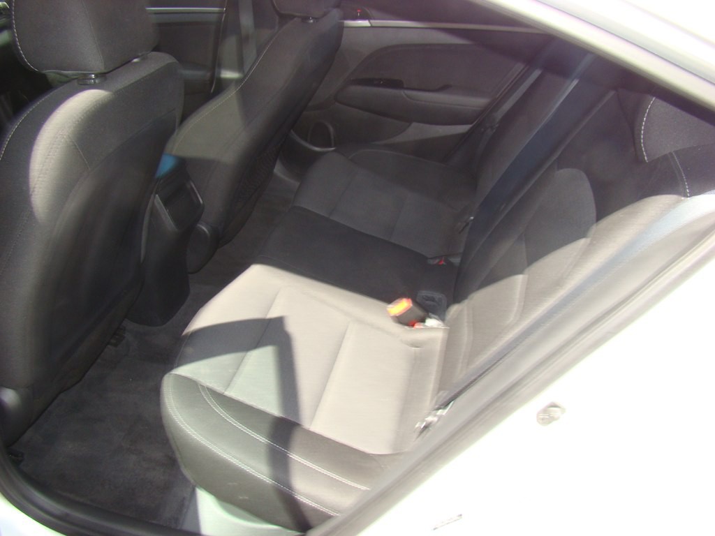 2017 Hyundai Elantra Image 9