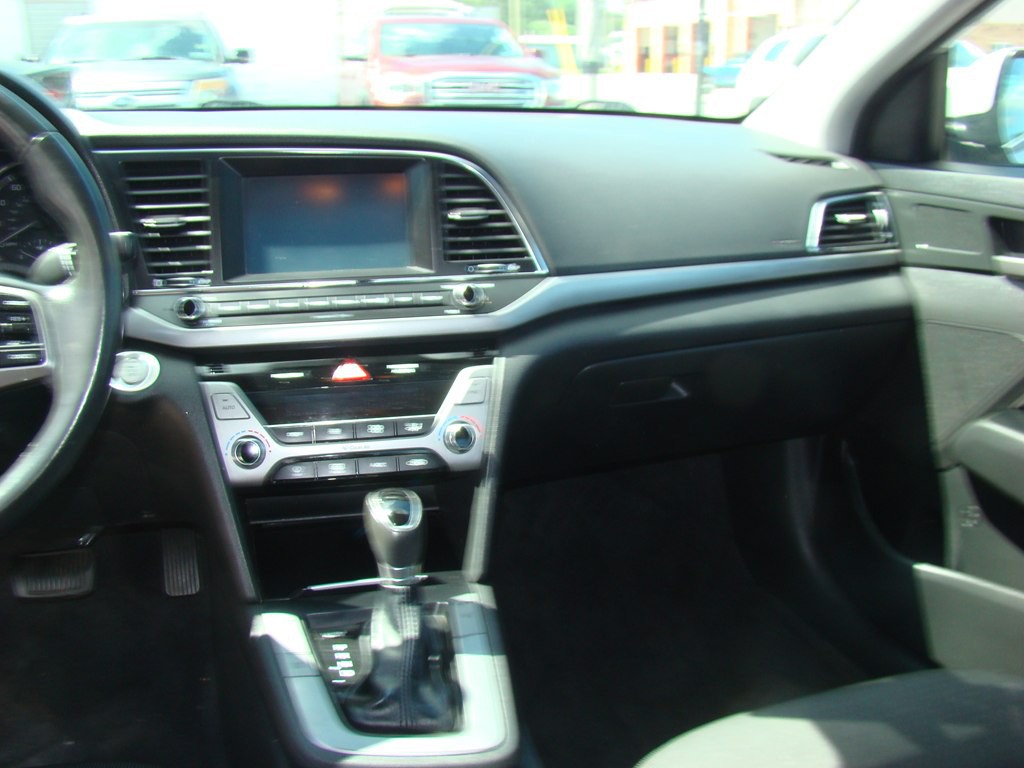 2017 Hyundai Elantra Image 10