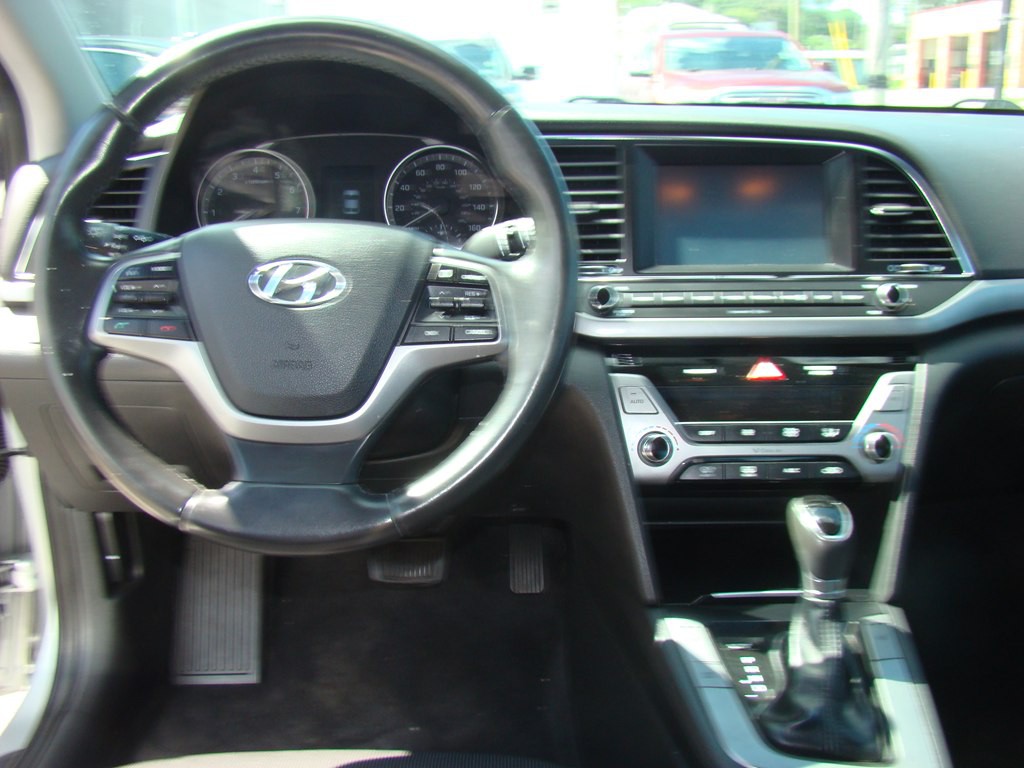2017 Hyundai Elantra Image 11