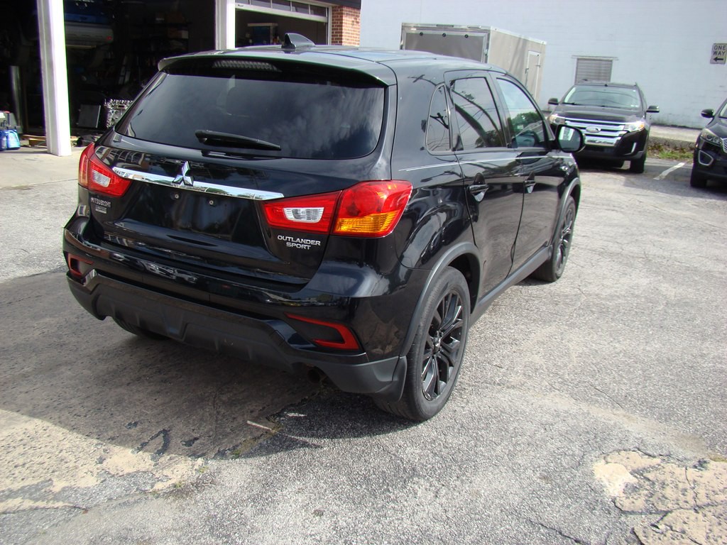 2018 Mitsubishi Outlander Image 3