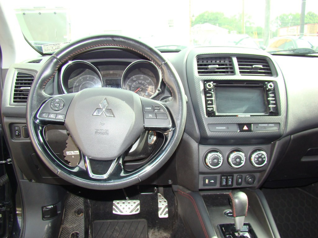 2018 Mitsubishi Outlander Image 11