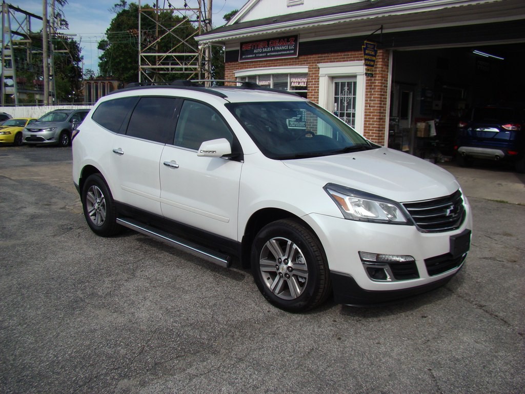 2017 Chevrolet Traverse Image 2