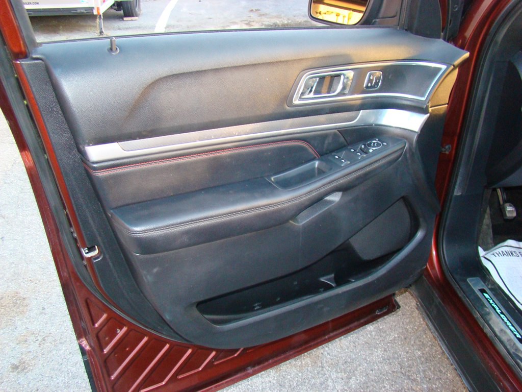 2016 Ford Explorer Image 8