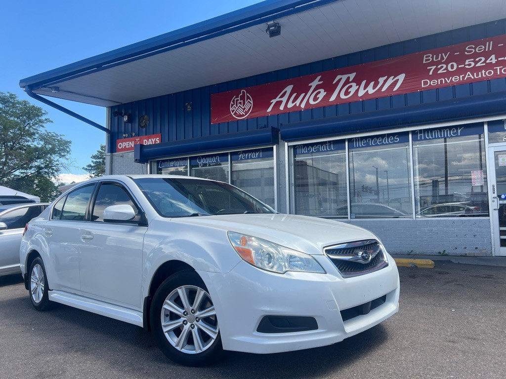 2010 Subaru Legacy Image 1