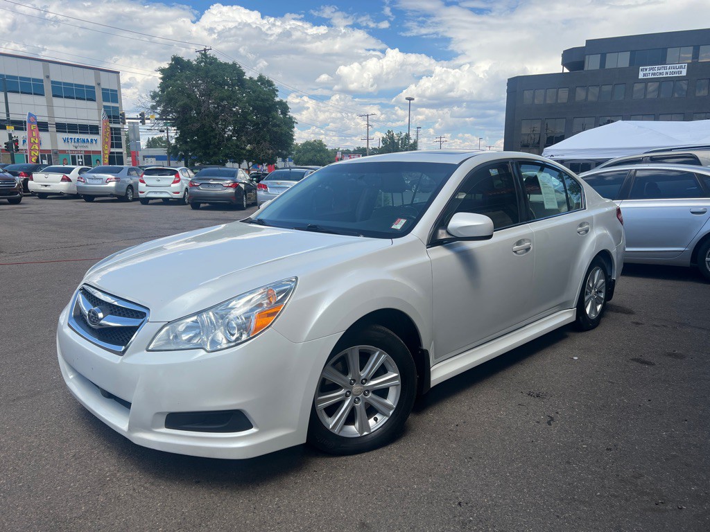 2010 Subaru Legacy Image 2