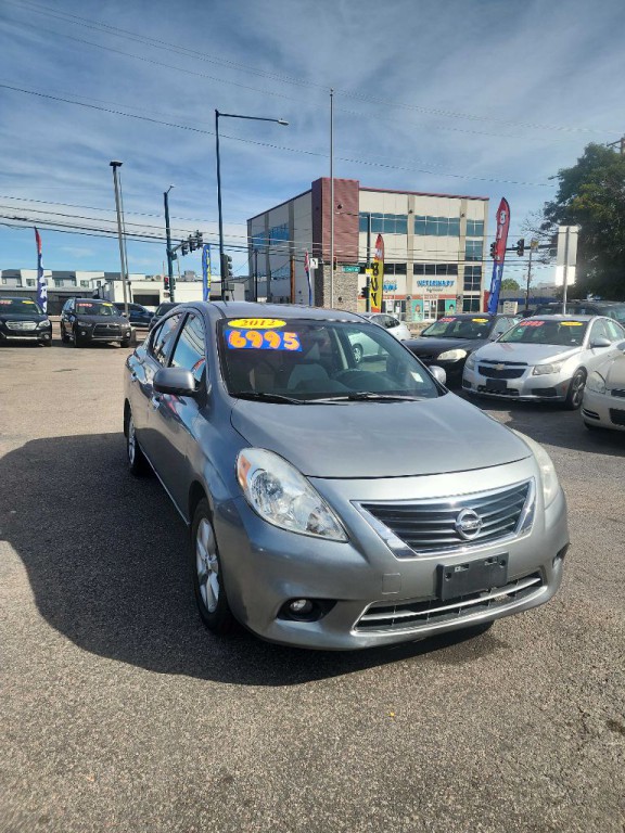2012 Nissan Versa Image 2