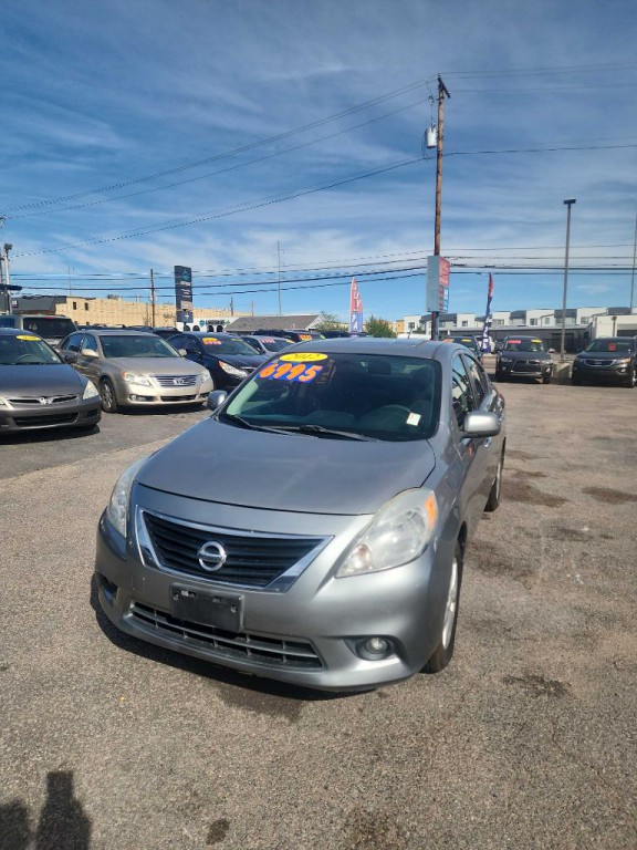 2012 Nissan Versa Image 4