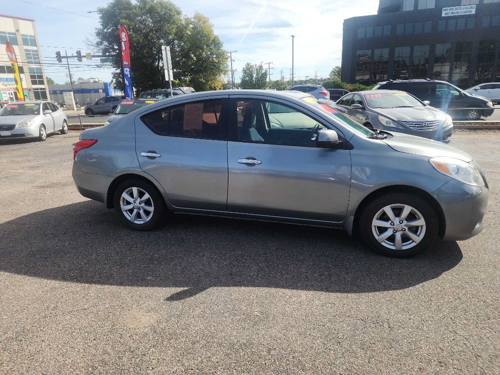 2012 Nissan Versa Image 6