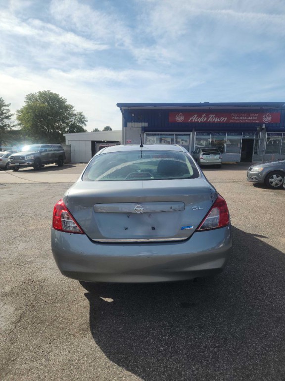 2012 Nissan Versa Image 9