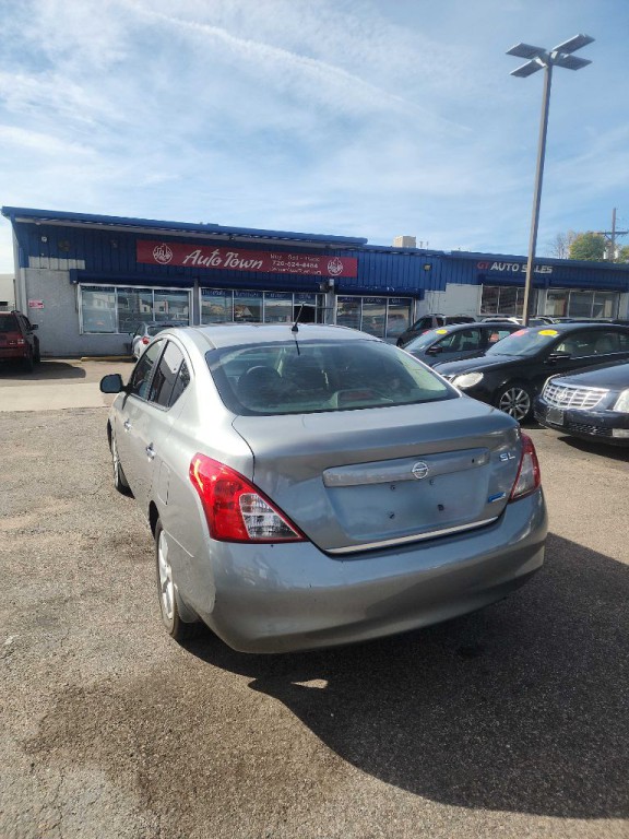 2012 Nissan Versa Image 10