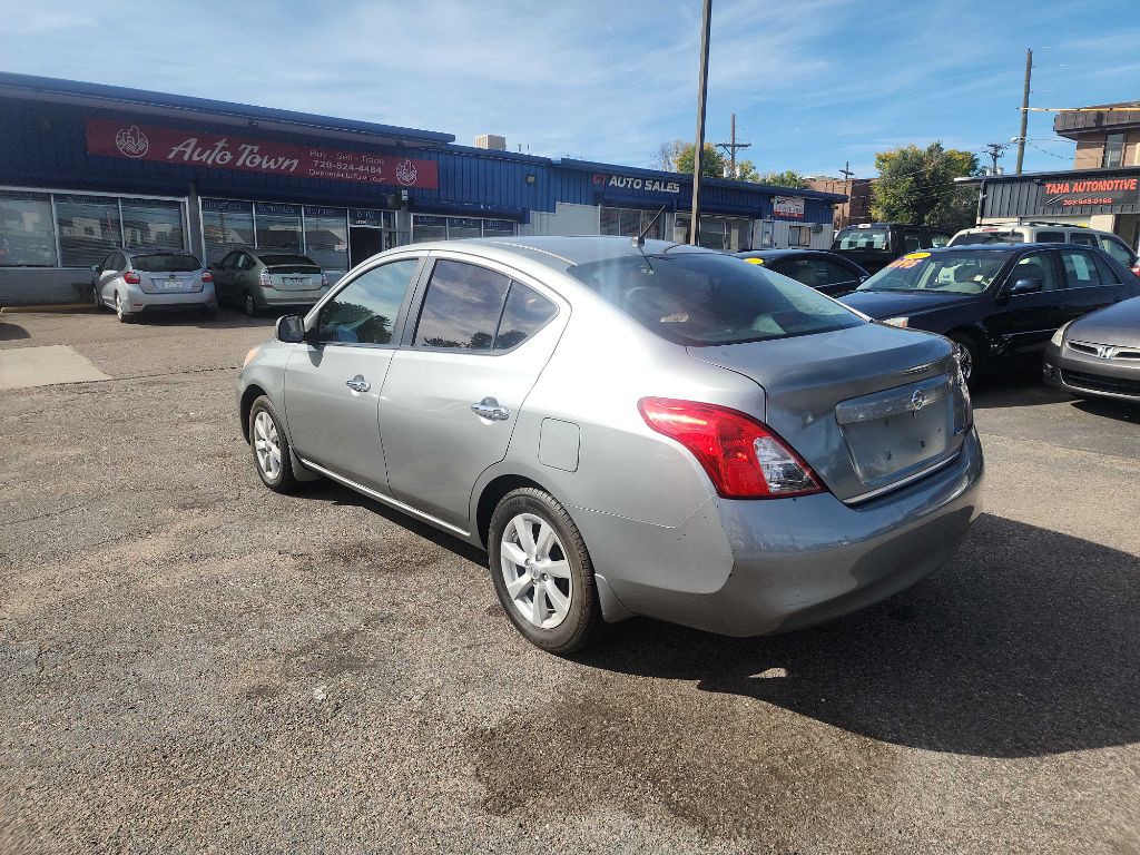 2012 Nissan Versa Image 11