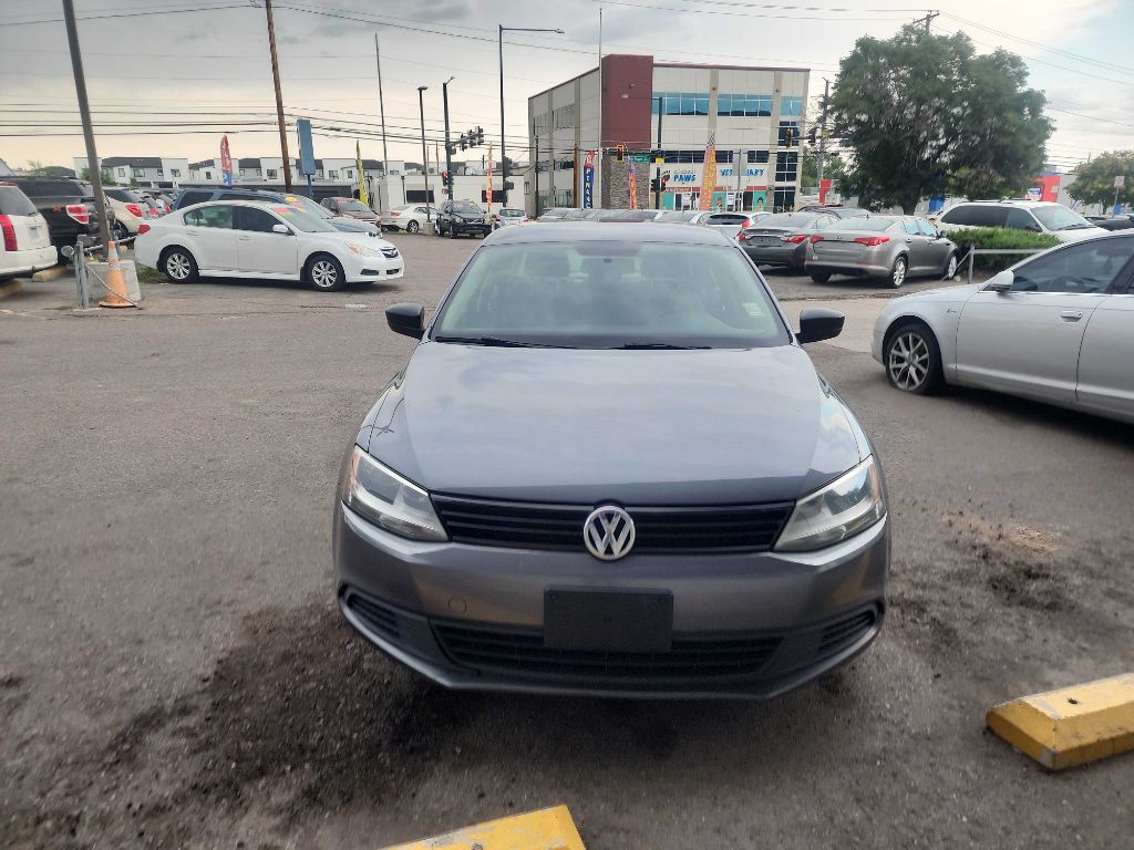 2013 Volkswagen Jetta Image 2