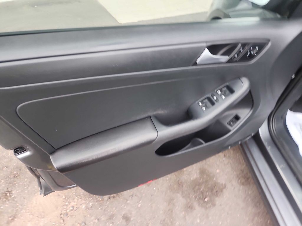2013 Volkswagen Jetta Image 12