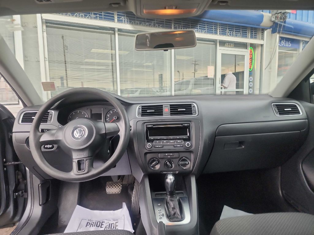 2013 Volkswagen Jetta Image 14