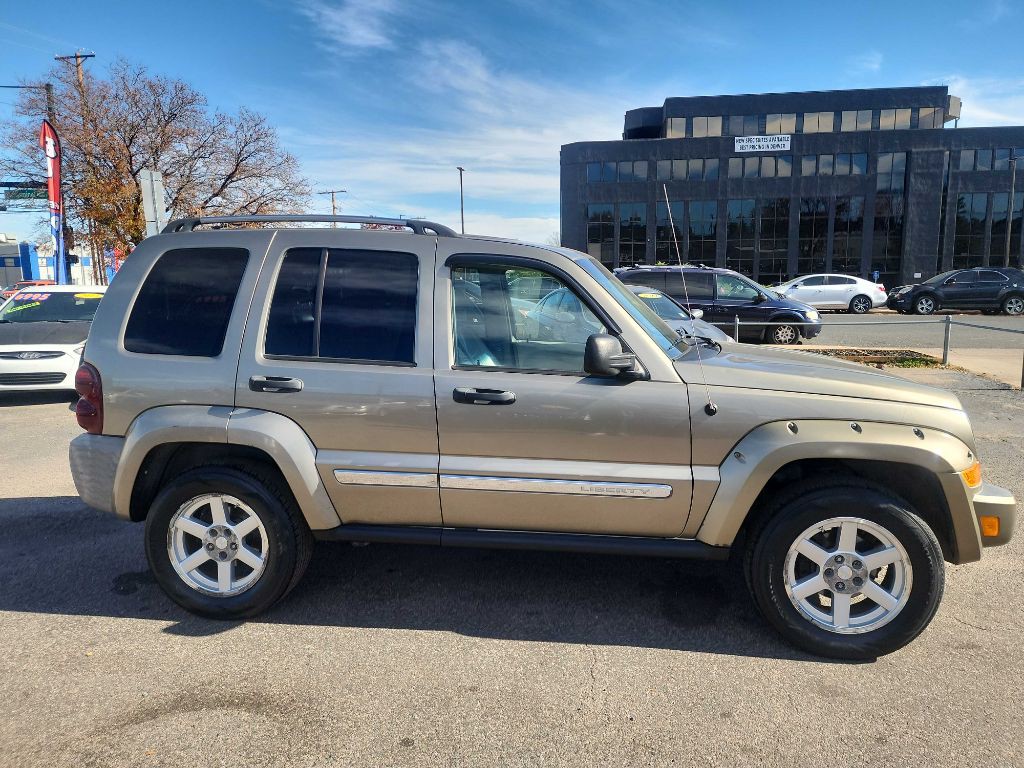 2007 Jeep Liberty Image 3