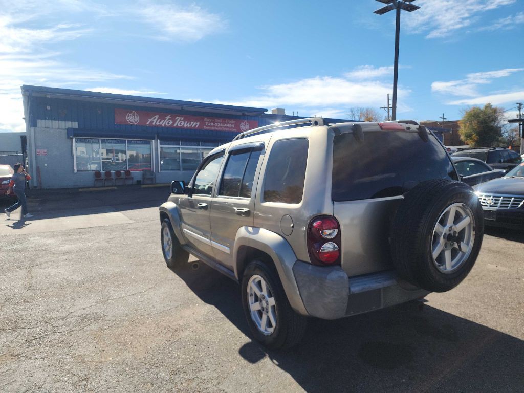 2007 Jeep Liberty Image 10