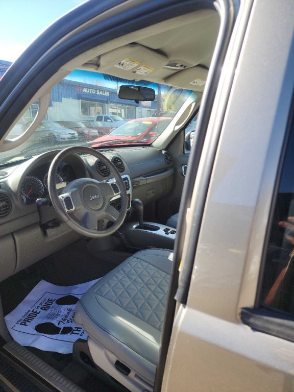 2007 Jeep Liberty Image 12