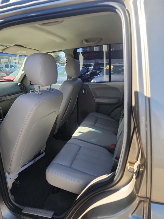 2007 Jeep Liberty Image 13