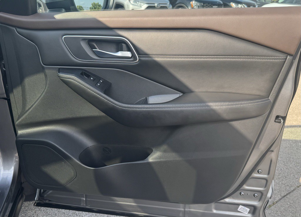 2021 Nissan Rogue Image 36