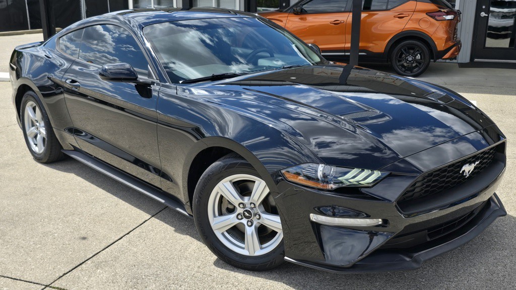 2019 Ford Mustang Image 2
