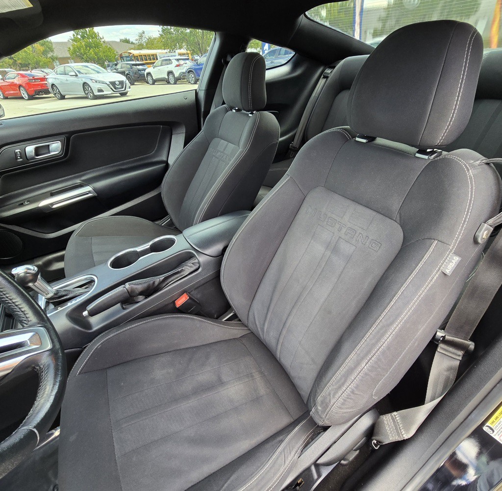 2019 Ford Mustang Image 18