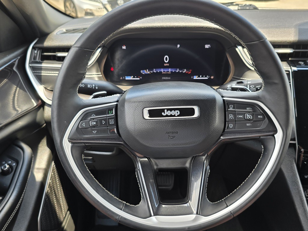 2022 Jeep Grand Cherokee Image 17