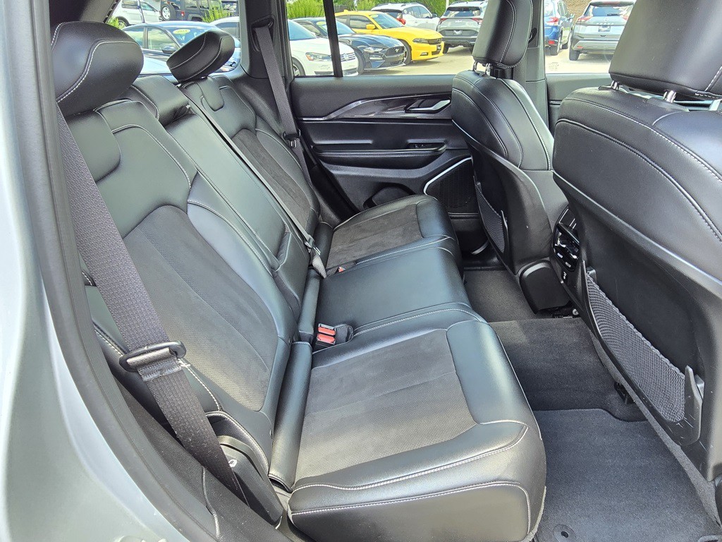 2022 Jeep Grand Cherokee Image 38