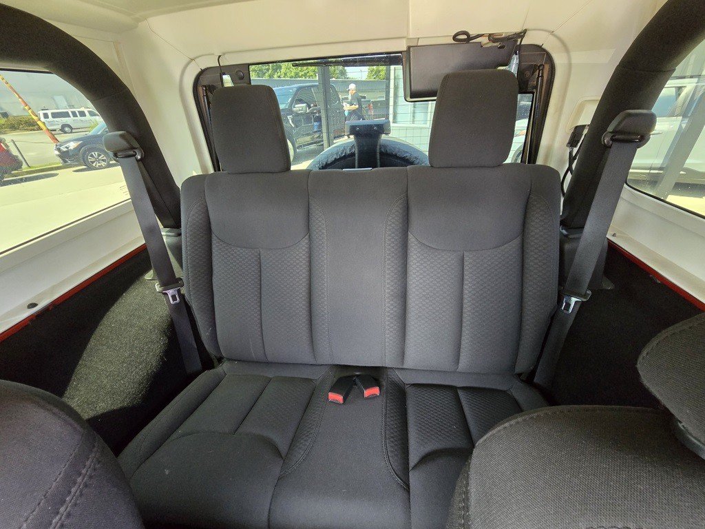 2014 Jeep Wrangler Image 11