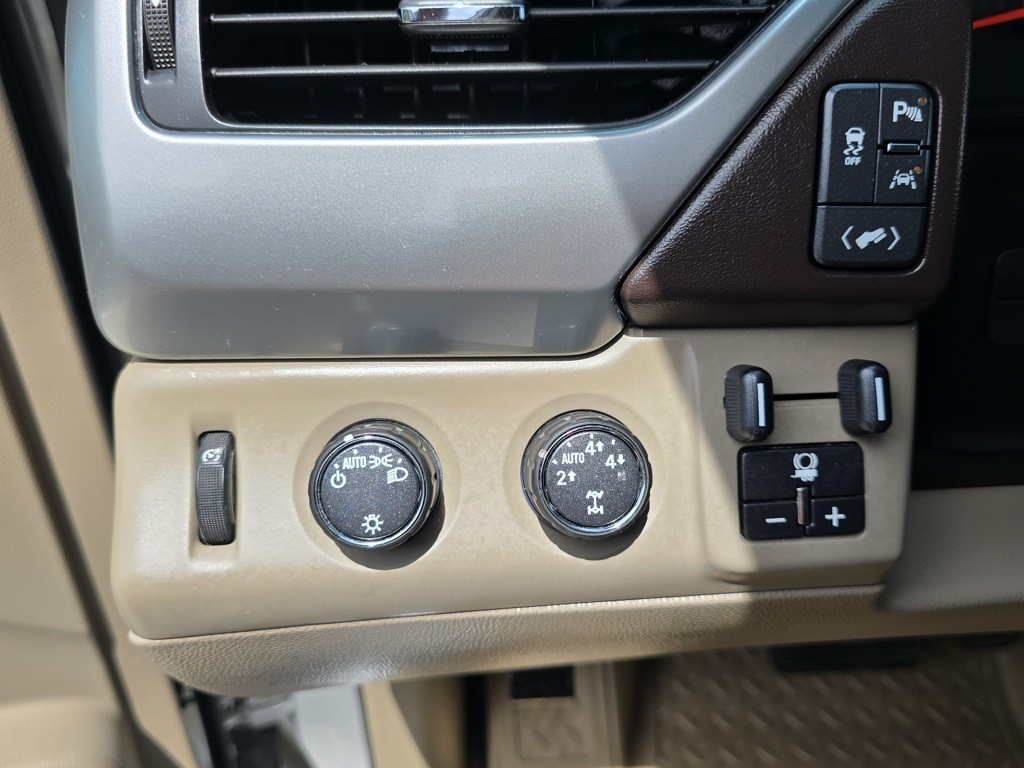 2016 Chevrolet Tahoe Image 18